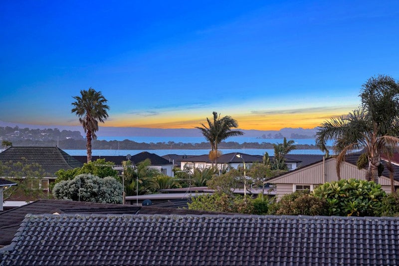 16 Sarah Place, Farm Cove, Auckland - Carousel 2