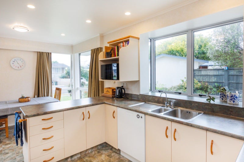 4 Anaru Place, Awapuni, Palmerston North - Carousel 2