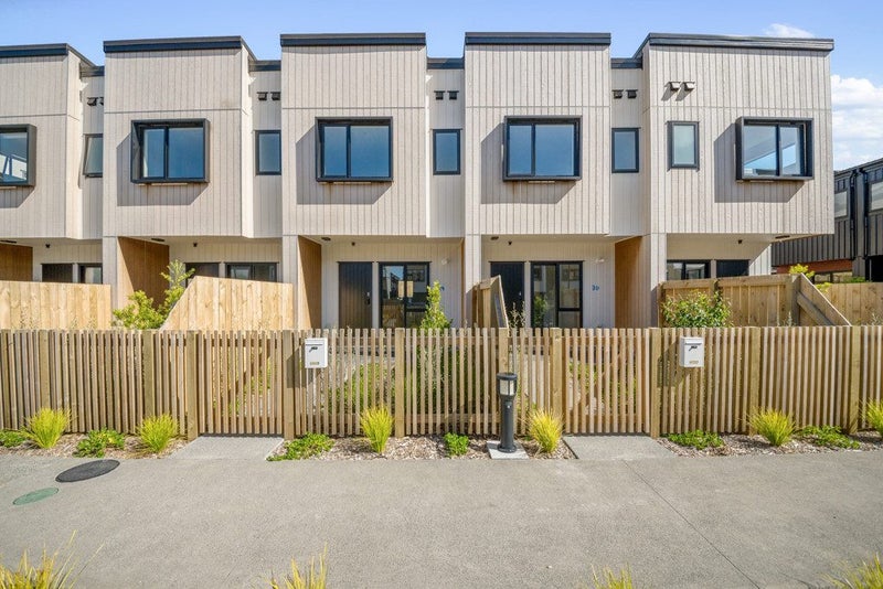 4 Tokarewa Close, Mount Wellington, Auckland - Carousel 1