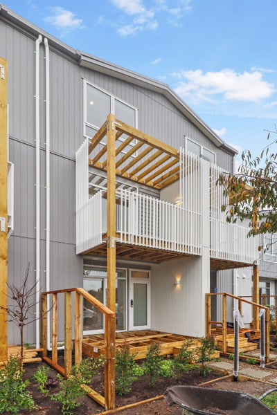 12/2 Moor Avenue, Te Atatu Peninsula, Auckland - Carousel 21