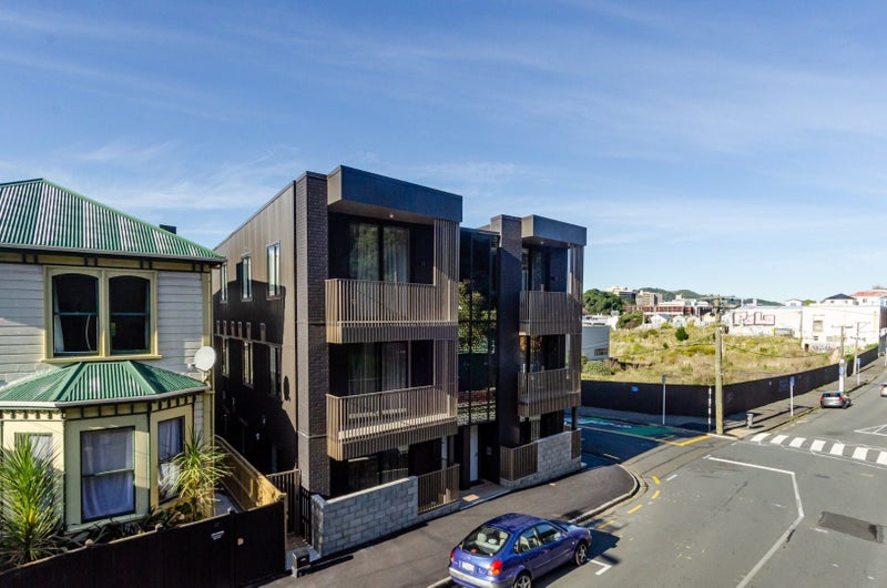 43B Tasman Street, Mount Cook, Wellington - Carousel 1