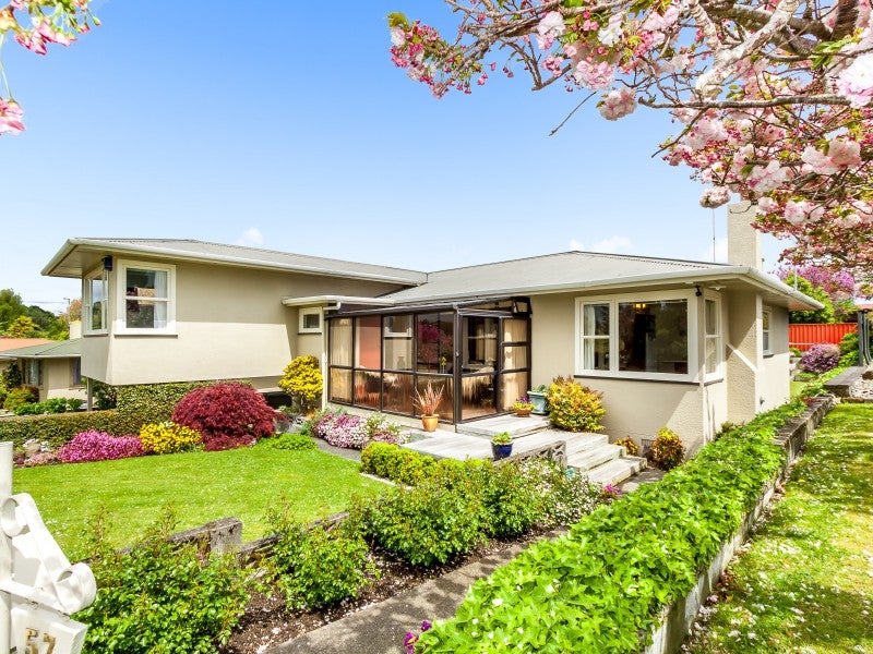 57 Parkland Crescent, Terrace End, Palmerston North - Carousel 1