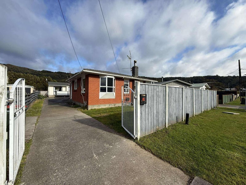 71 Karamu Crescent, Wainuiomata, Lower Hutt - Carousel 1