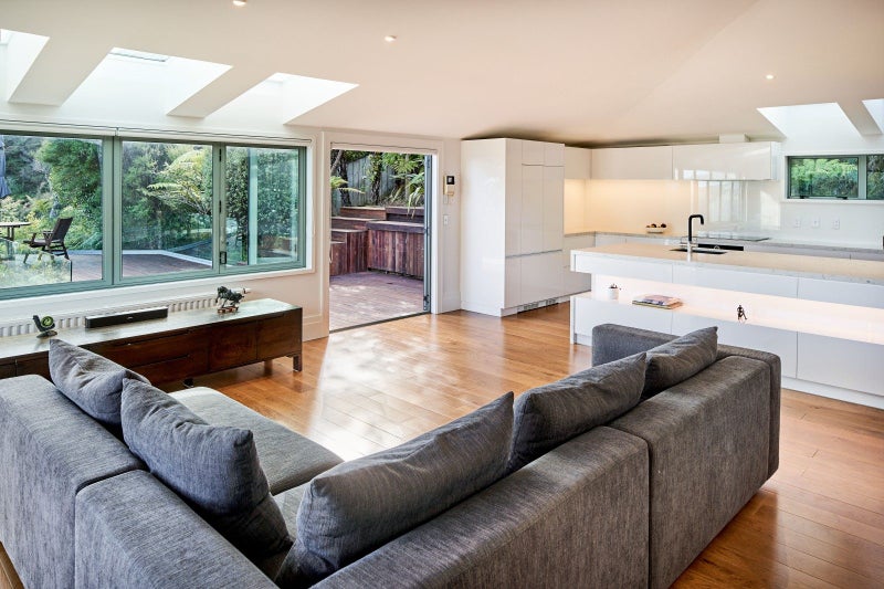 21 Dillon Street, Lowry Bay, Lower Hutt - Carousel 2