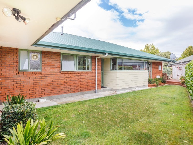 4 Rothesay Place, Highbury, Palmerston North - Carousel 24