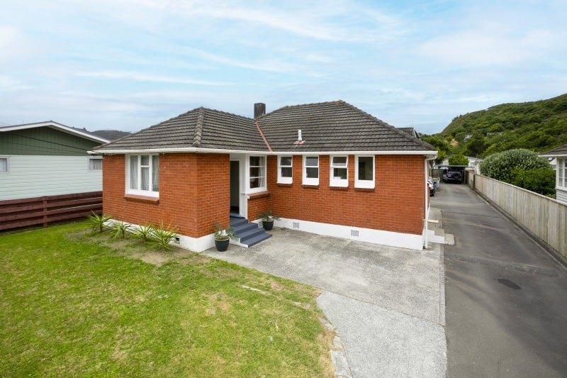 1/5 Kowhai Street, Naenae, Lower Hutt - Carousel 1