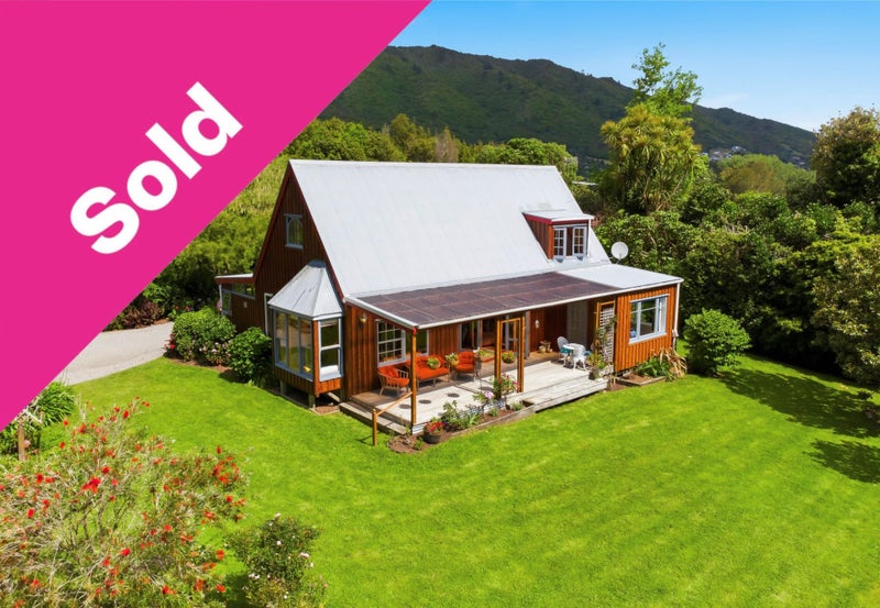 193 State Highway 1, Waikanae - Carousel 1