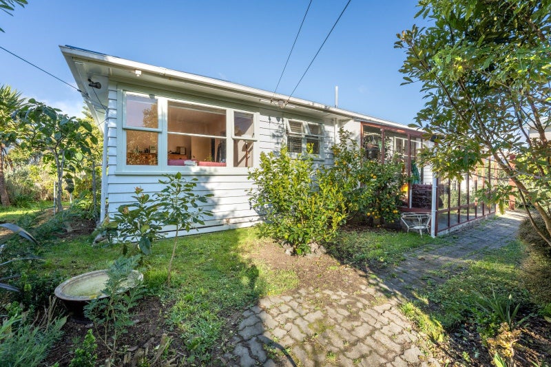 179 Park Road, Belmont, Lower Hutt - Carousel 1