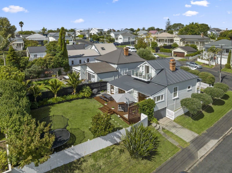 8 Rutland Road, Stanley Point, Auckland - Carousel 2