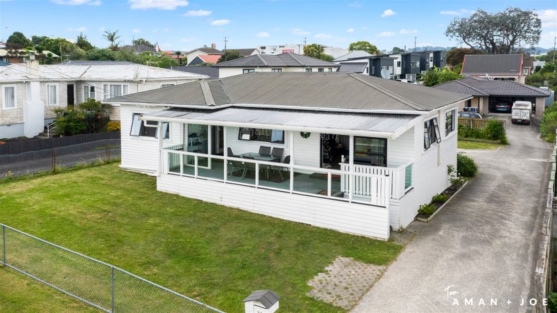 22 Netherlands Avenue, Kelston, Auckland - Carousel 1