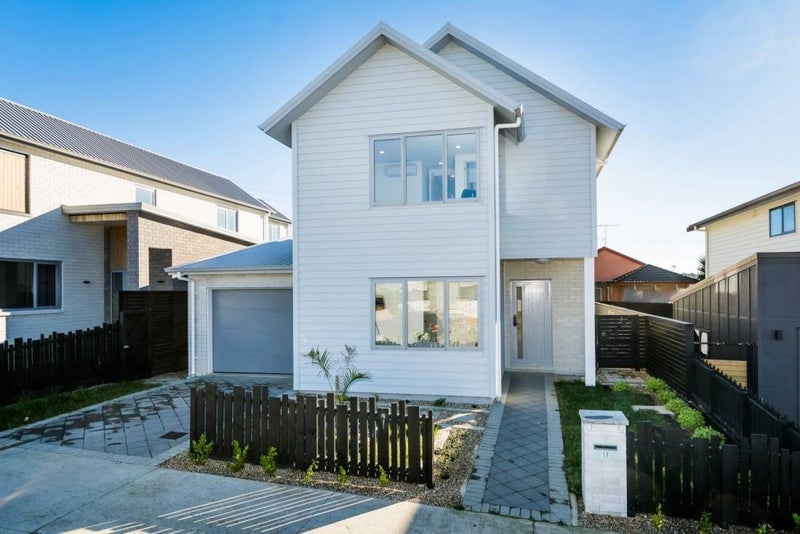 17 Tihema Lane, Westgate, Auckland - Carousel 1
