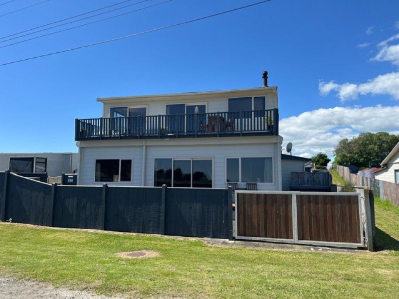 7 Carter Crescent, Foxton Beach, Foxton - Carousel 1