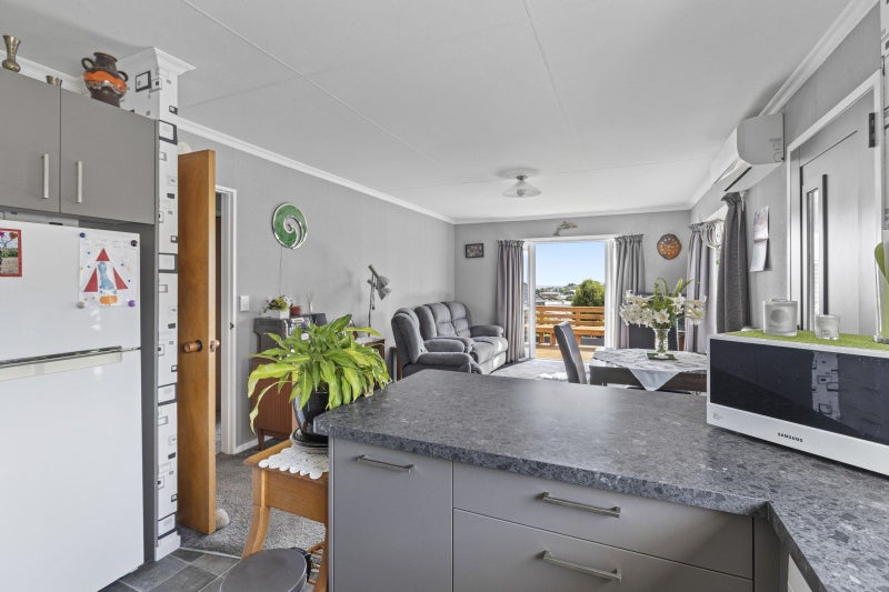 9B Herekawe Drive, Spotswood, New Plymouth - Carousel 2