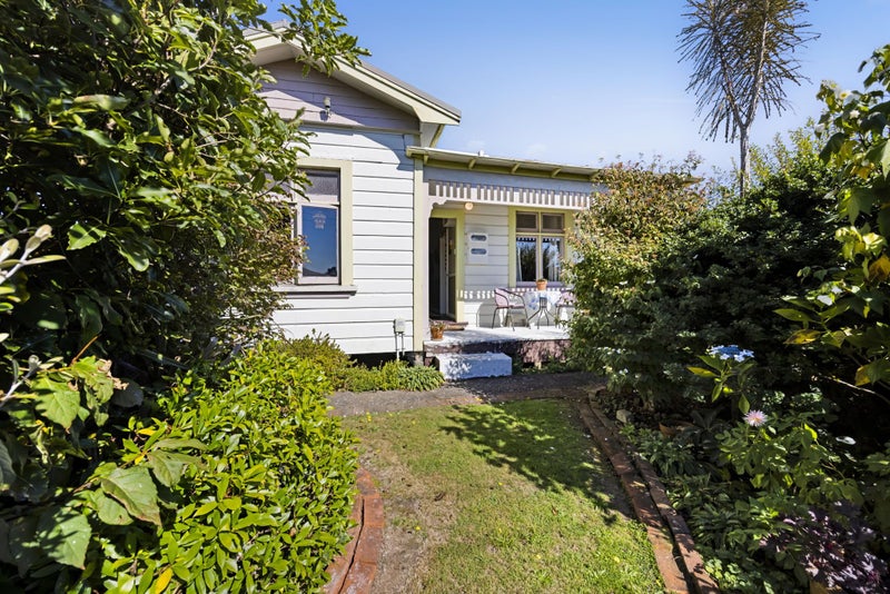 77 Swansea Road, Stratford - Carousel 1