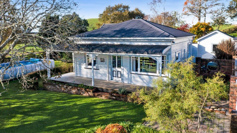 295 Skinner Road, Bird Road, Stratford - Carousel 1