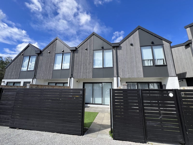 14/12 Tawa Road, Te Atatū Peninsula, Auckland - Carousel 1