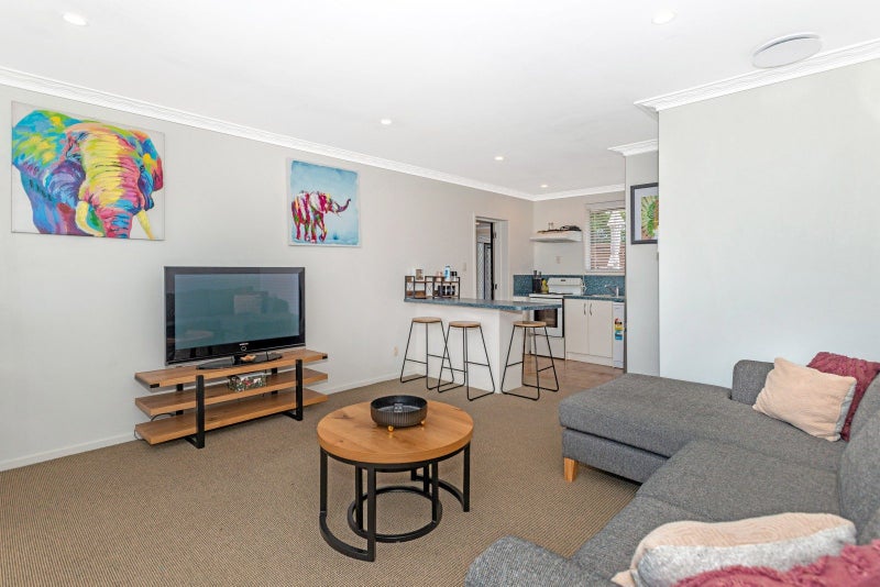 2/10 Queens Road, Elgin, Gisborne - Carousel 1