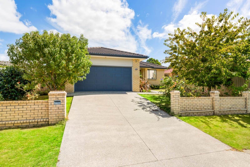 27 Cityview Place, Massey, Auckland - Carousel 1