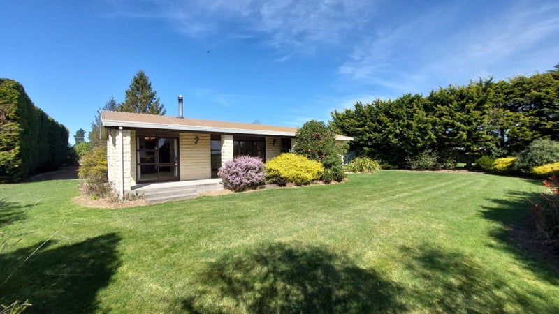 1426 Selwyn Road, Burnham - Carousel 1