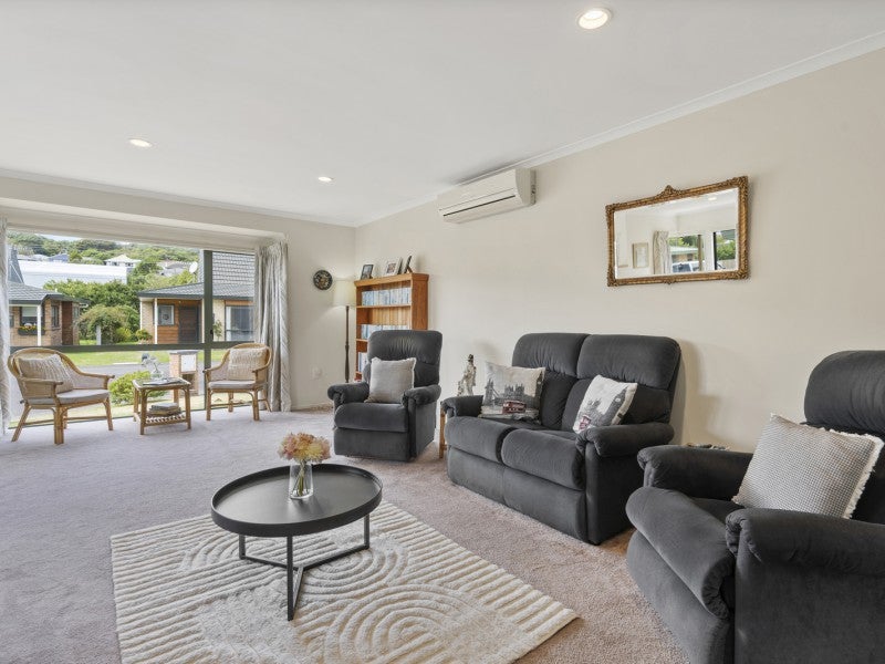 10/42 Main Road, Tawa, Wellington - Carousel 2