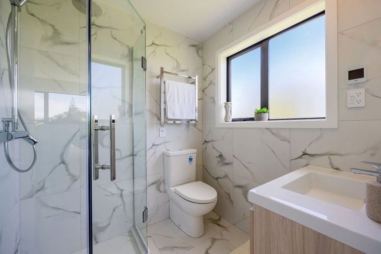 4/20 Williamson Avenue, Belmont, Auckland - Carousel 16