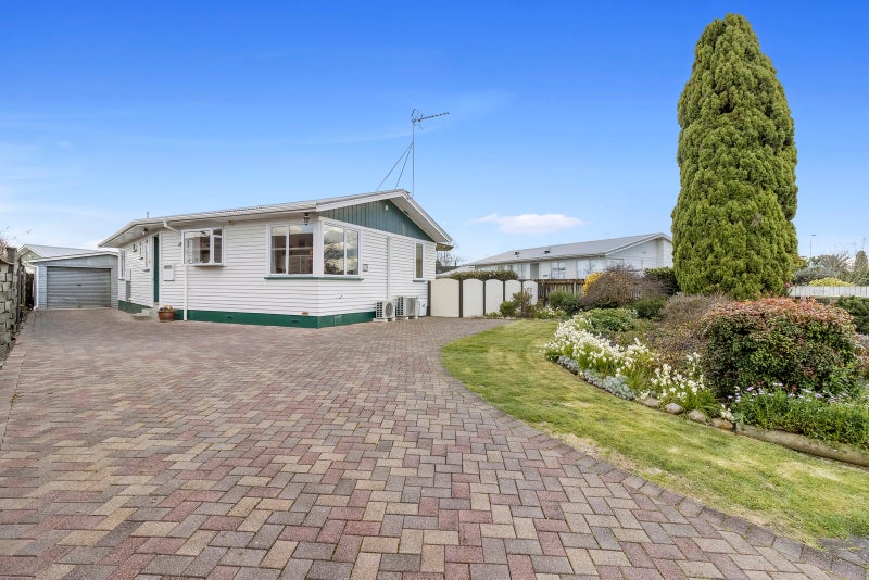 17 Deanwell Avenue, Deanwell, Hamilton - Carousel 2