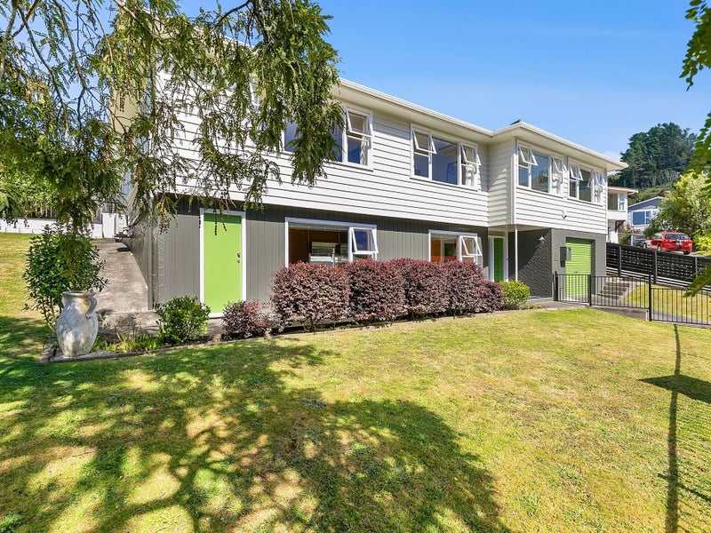 35 Pembroke Street, Tawa, Wellington - Carousel 1