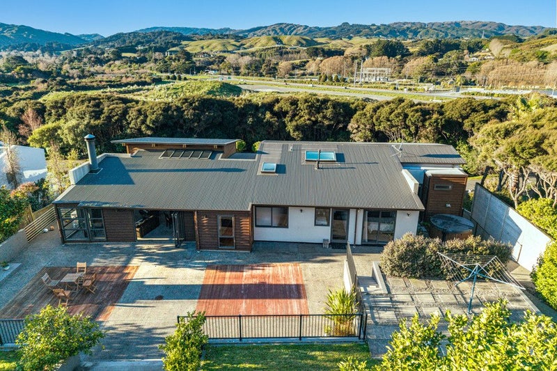 3 Young Nicks Lane, Whitby, Porirua - Carousel 33