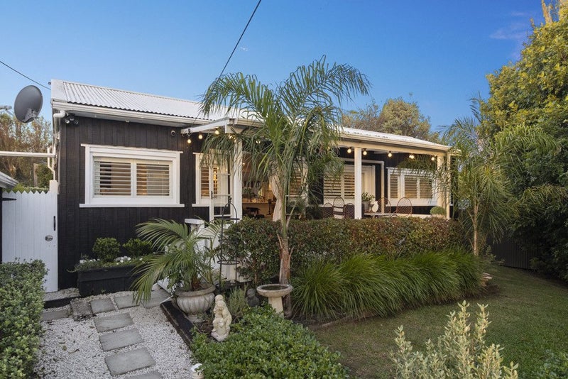 31 Alison Road, Surfdale, Waiheke Island - Carousel 1