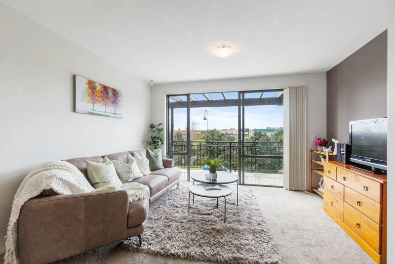 3/15 Waihi Way, East Tamaki, Auckland - Carousel 1