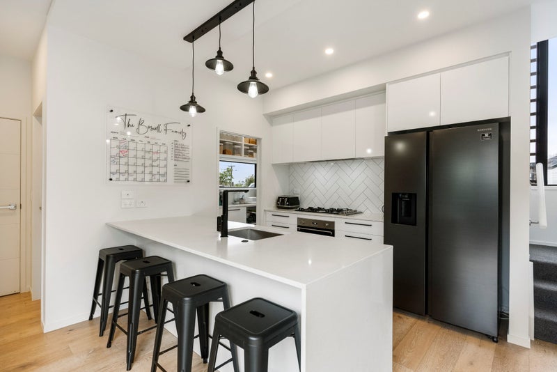 8 Reg Pearce Way, Glen Innes, Auckland - Carousel 2