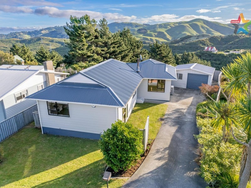 27 Kaitangata Crescent, Kelson, Lower Hutt - Carousel 1