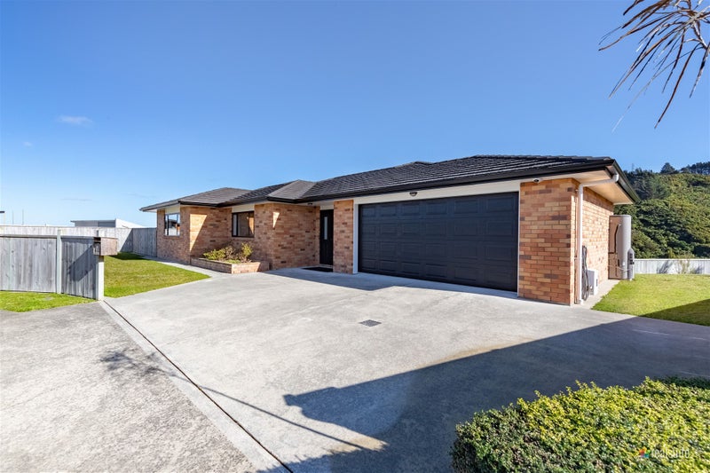 40 Meadowbank Drive, Belmont, Lower Hutt - Carousel 1