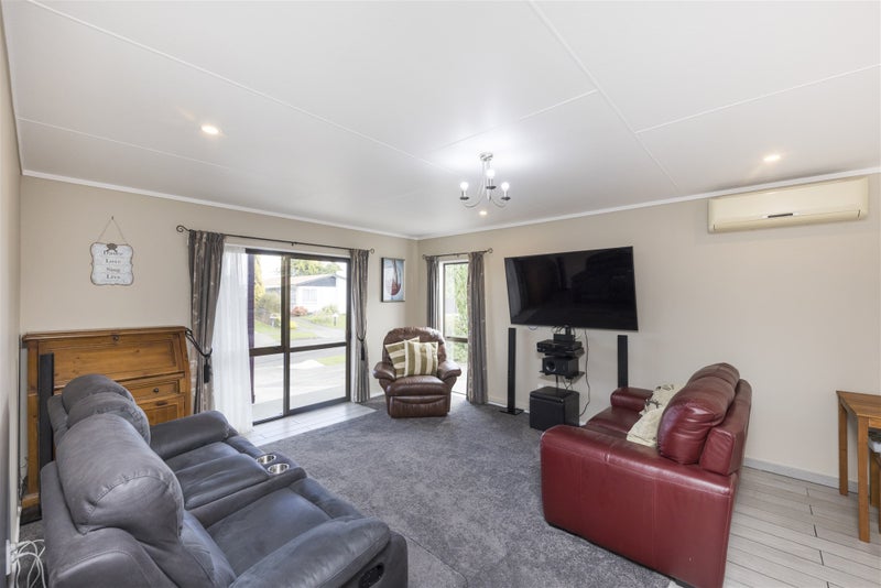 7 Willowstream Grove, Cloverlea, Palmerston North - Carousel 2