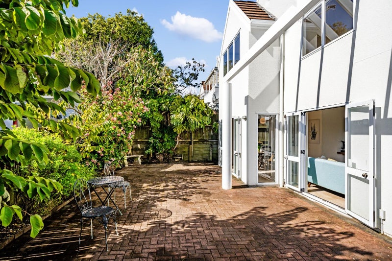 1/24 Clonbern Road, Remuera, Auckland - Carousel 2