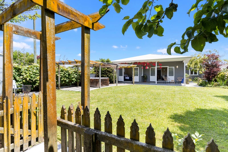 180 Nixon Street, Hamilton East, Hamilton - Carousel 1