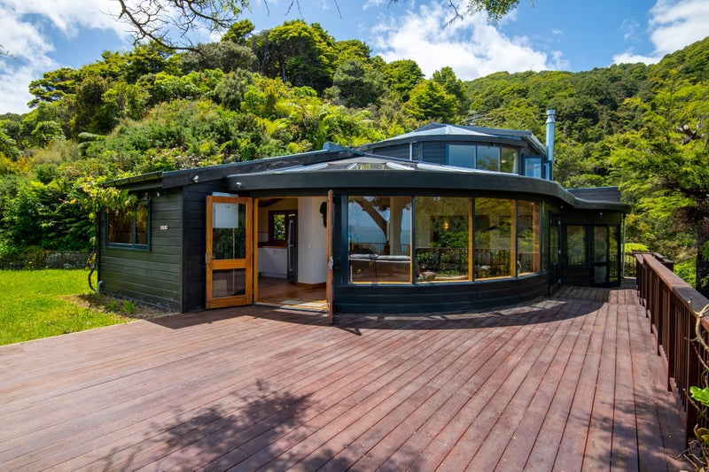 5 Whiorau Grove, Lowry Bay, Lower Hutt - Carousel 1