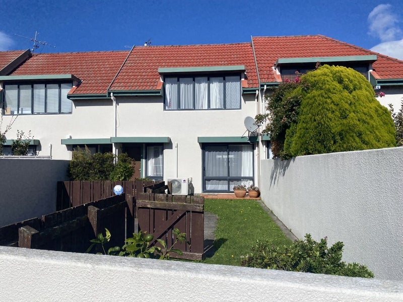 2/31 Mcbain Grove, Avalon, Lower Hutt - Carousel 1