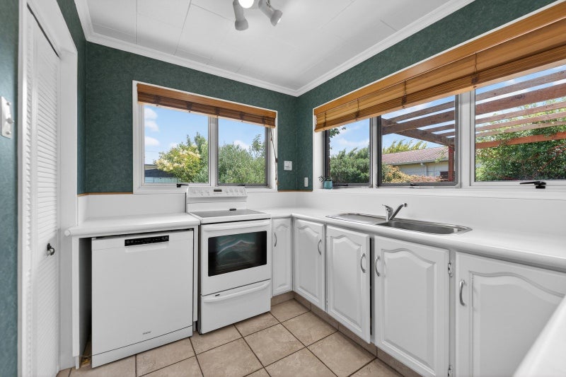 1 Colonial Place, Kelvin Grove, Palmerston North - Carousel 2