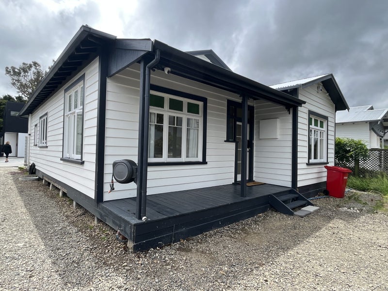 17 Knowles Street, Terrace End, Palmerston North - Carousel 1