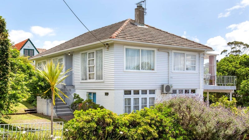 12 Aberdeen Road, Campbells Bay, Auckland - Carousel 1