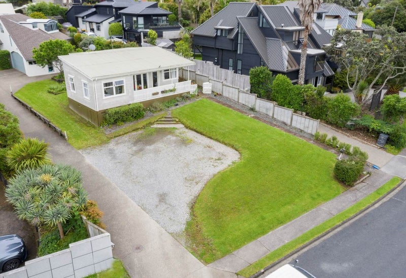 4 Ocean View Road, Milford, Auckland - Carousel 1