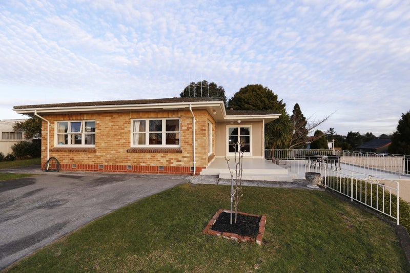 8 Brookfield Street, Hamilton East, Hamilton - Carousel 13