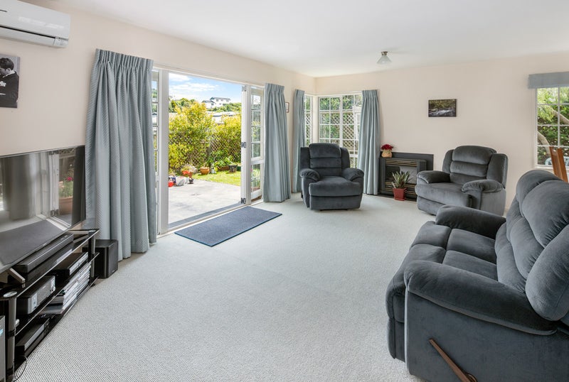 4/5 Hawtrey Terrace, Johnsonville, Wellington - Carousel 2