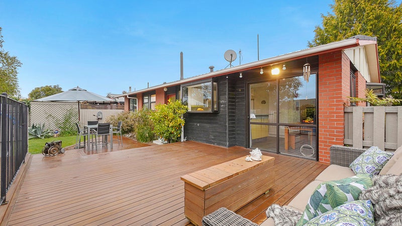 10 Denniston Crescent, Redwood, Christchurch - Carousel 1
