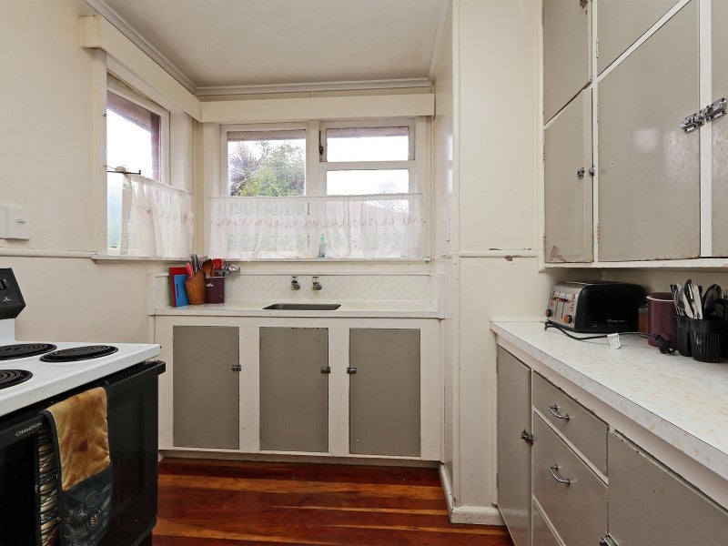 807 Collinge Road, Mayfair, Hastings - Carousel 2