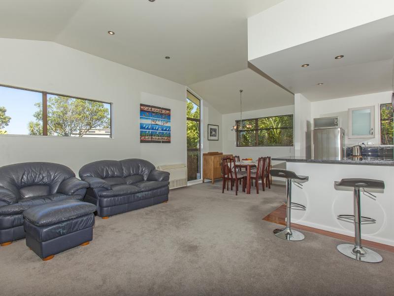 2 Eastview Grove, Normandale, Lower Hutt - Carousel 2