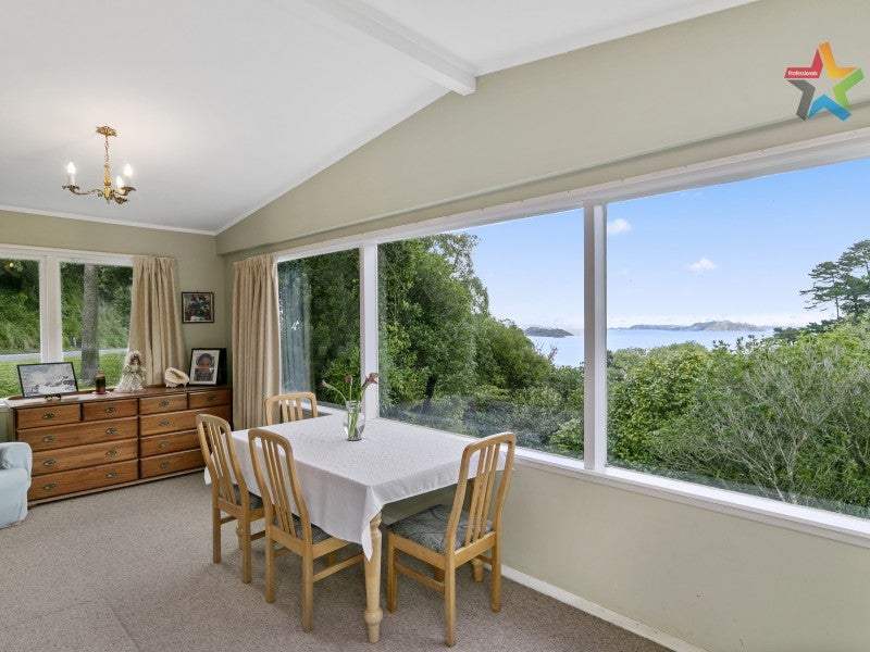 20 Rakeiora Grove, Korokoro, Lower Hutt - Carousel 1