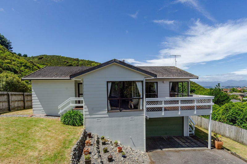 71 Montgomery Avenue, Karori, Wellington - Carousel 1
