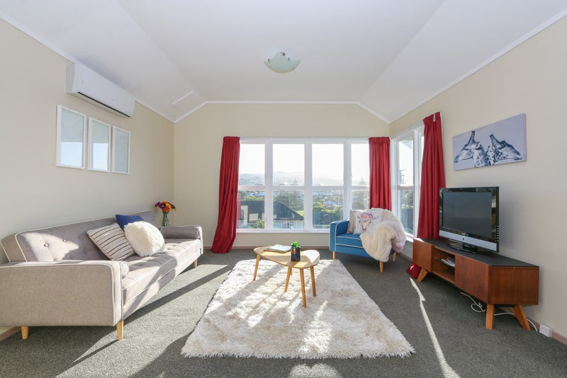 5 Chaffey Crescent, Titahi Bay, Porirua - Carousel 1